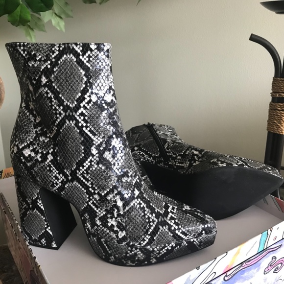 Jeffrey Campbell Platform Boot - Picture 5 of 5